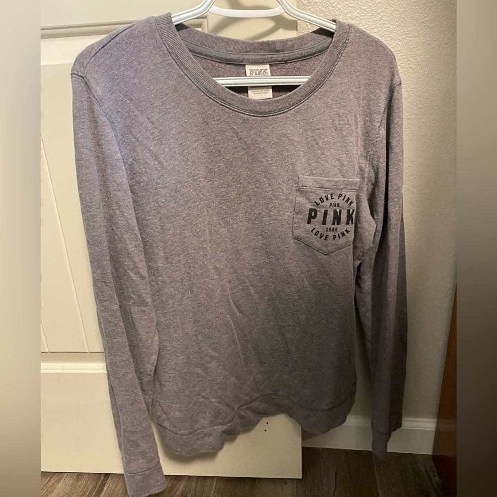 VS Pink Crew Neck Thin Sweatshirt. Women’s‎ Size Medium.